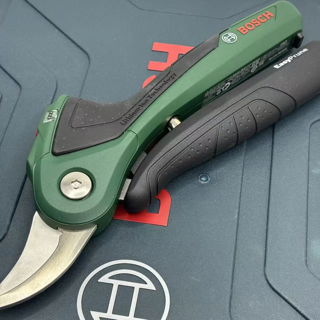 مقص تقليم ذكي لاسلكي من بوش بق - مراجعة Pruning Shears وسعره